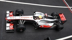 F1赛车赛道中高清壁纸桌面