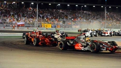F1赛车赛道中高清壁纸桌面
