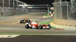 F1赛车赛道中高清壁纸桌面
