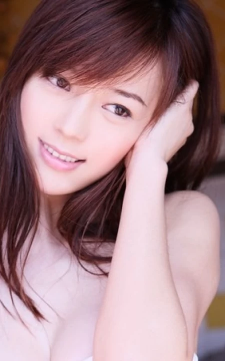 气质时尚女生周韦彤白色家居服组图
