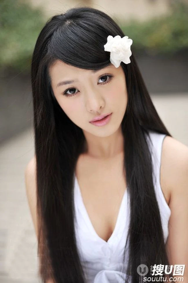 略带有一些伤感的清纯女孩图片
