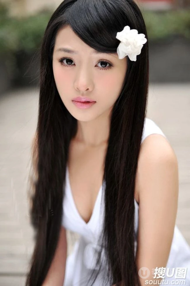 略带有一些伤感的清纯女孩图片