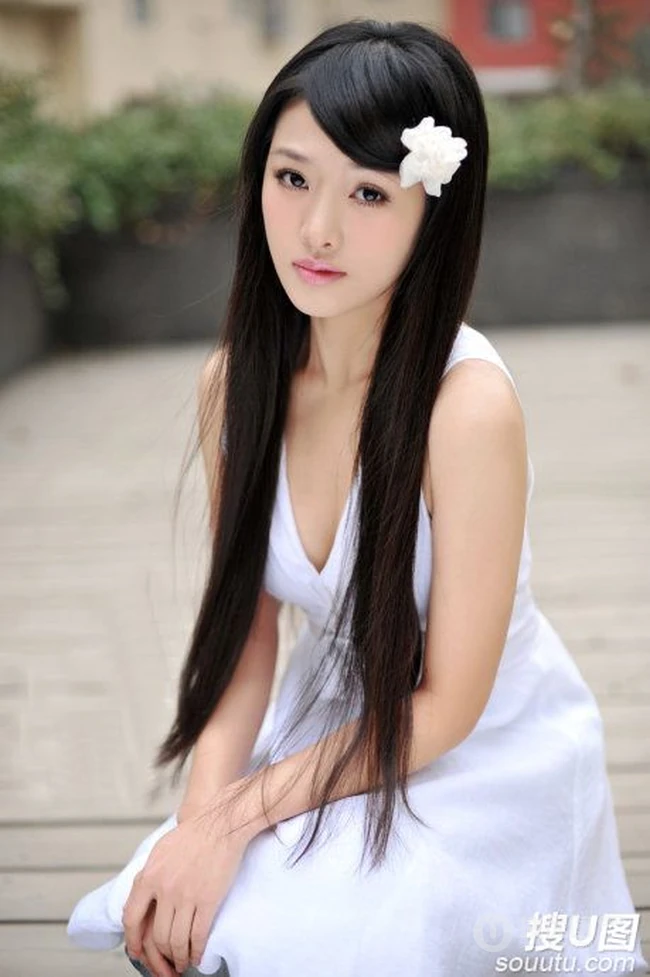 略带有一些伤感的清纯女孩图片