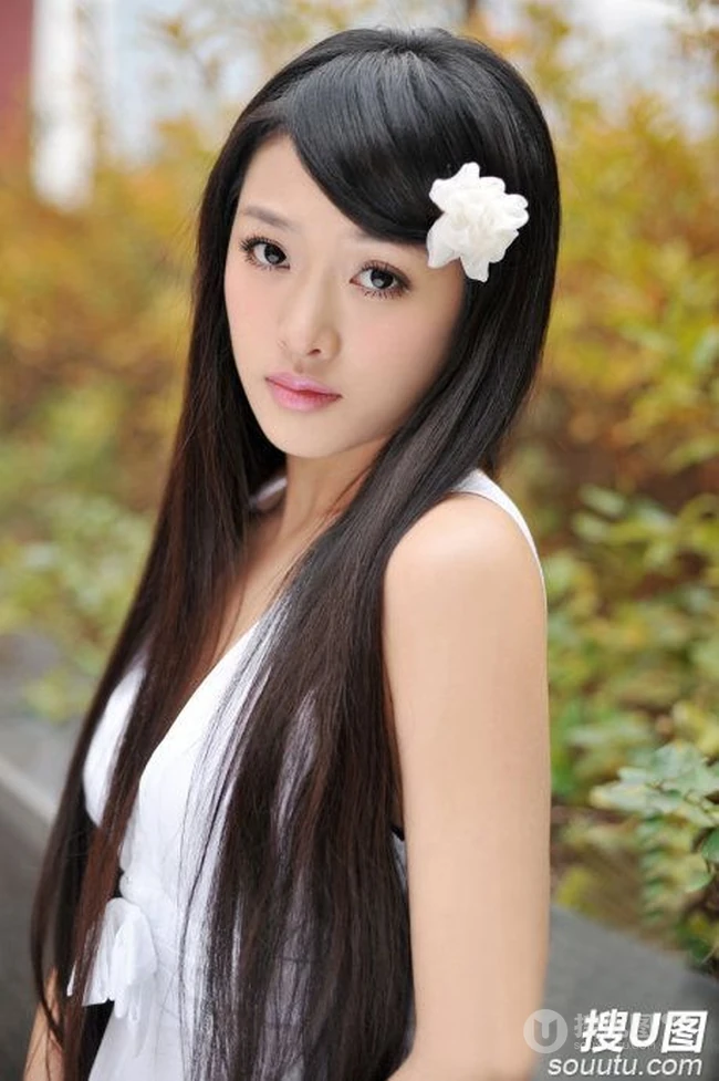 略带有一些伤感的清纯女孩图片