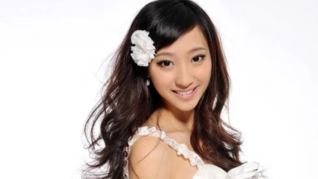王若涵优美1680x1050高清壁纸组图