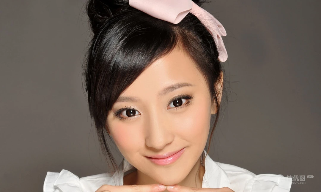 王若涵优美1680x1050高清壁纸组图