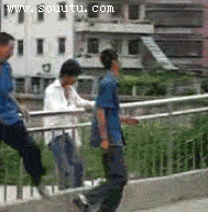 看哥华丽的跨栏