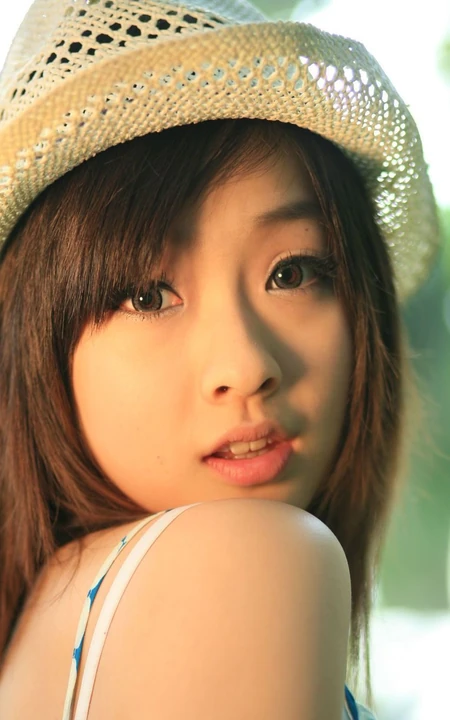 可爱清新女生《何曼婷》甜美照片