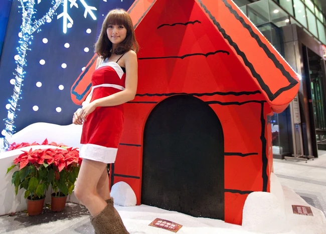 清纯女生圣诞甜美笑容