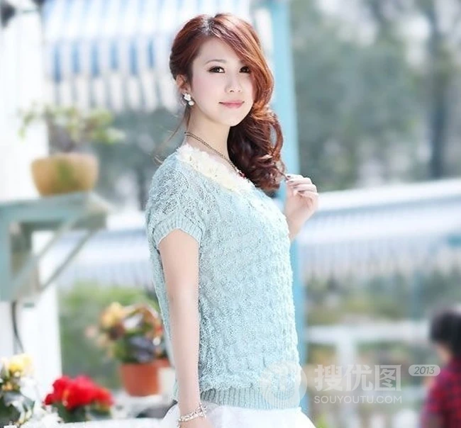 白领清纯女生休闲装扮