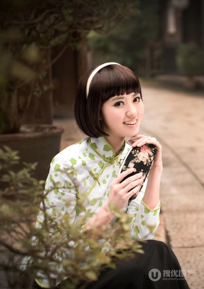 甜美可人女孩&mdash;重温经典旗袍美图