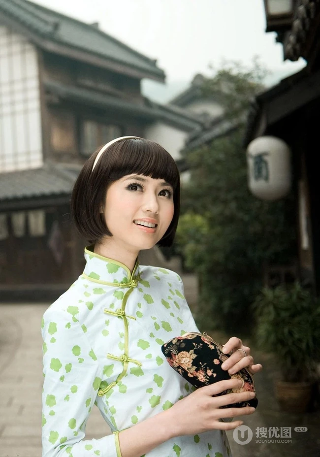 甜美可人女孩&mdash;重温经典旗袍美图