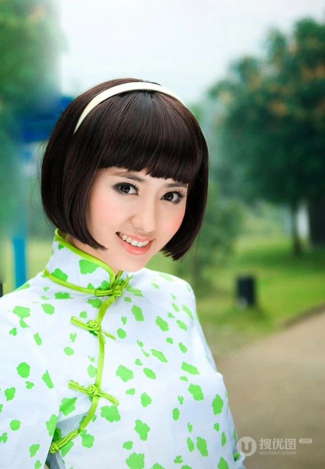 甜美可人女孩&mdash;重温经典旗袍美图