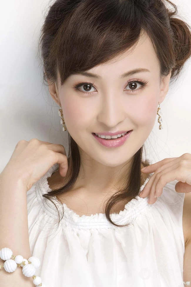 清纯女生陈宇秋高清大图