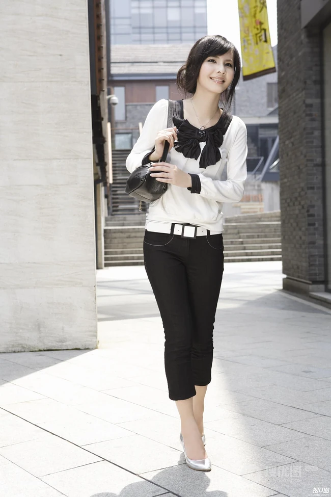 制服休闲运动装女生大图