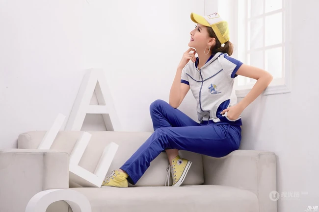 制服休闲运动装女生大图