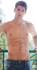 欧美匀称身形的型男