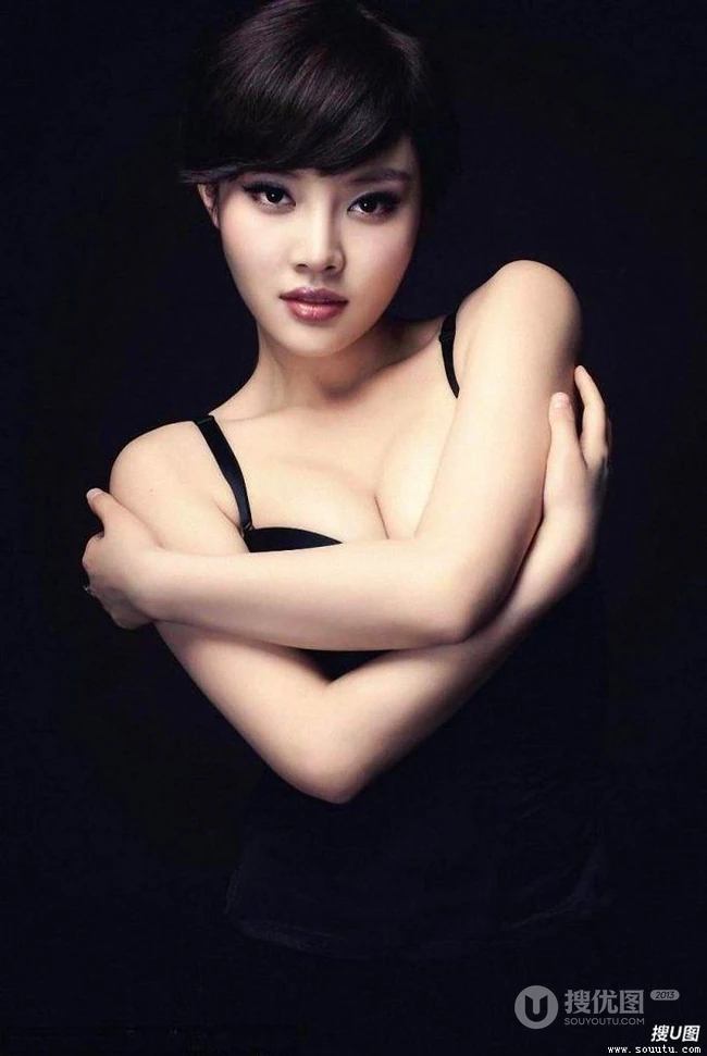 气质女人 徐冬冬 黑色连衣裙冷艳动人