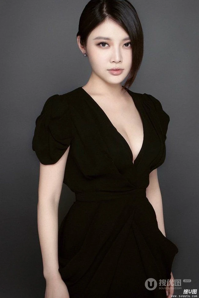 气质女人 徐冬冬 黑色连衣裙冷艳动人