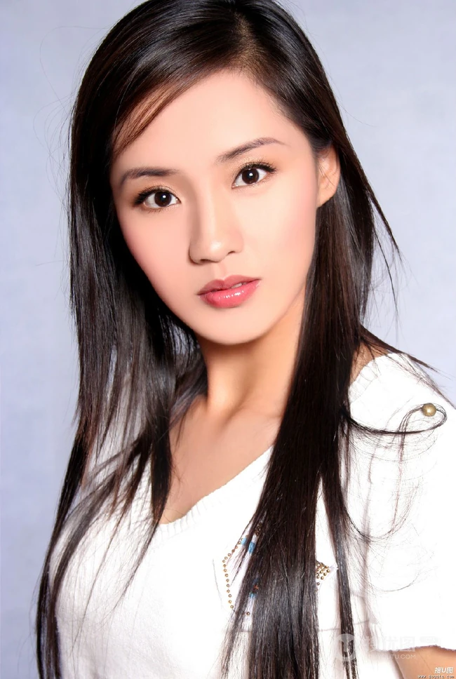 王紫瑄 唯美气质白色连衣裙写真
