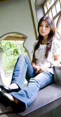 女生安达熙郊外公园写真组图