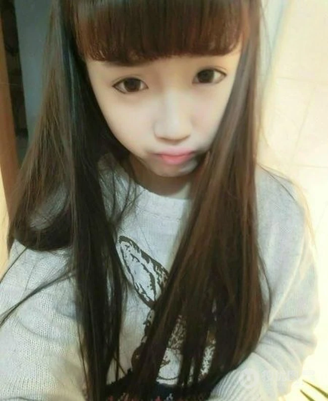 俏皮搞怪粉可爱女生生活中的照片