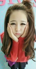 俏皮搞怪粉可爱女生生活中的照片