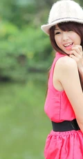 有虎牙的清纯可爱女生图片（13张）