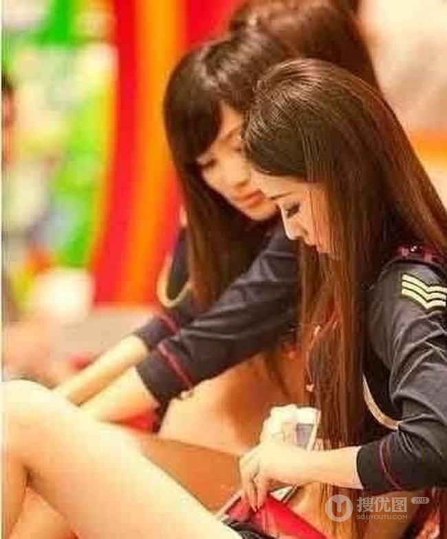 那里也能放下个手机？