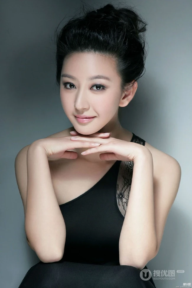 唐一菲图片 气质时尚女人演绎各种不同风格（14P）