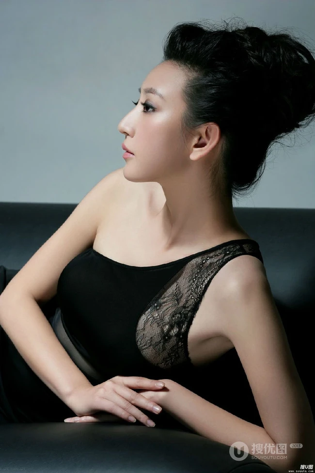 唐一菲图片 气质时尚女人演绎各种不同风格（14P）