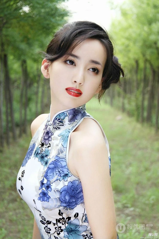 清纯女明星胡影怡图片(16p)
