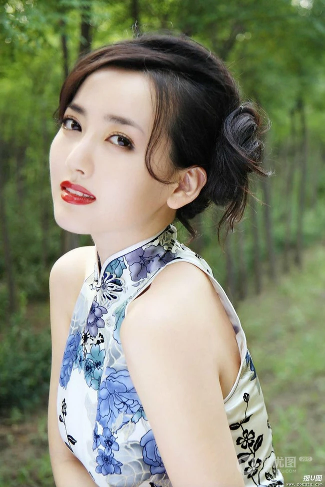 清纯女明星胡影怡图片(16p)