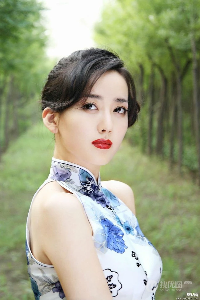 清纯女明星胡影怡图片(16p)