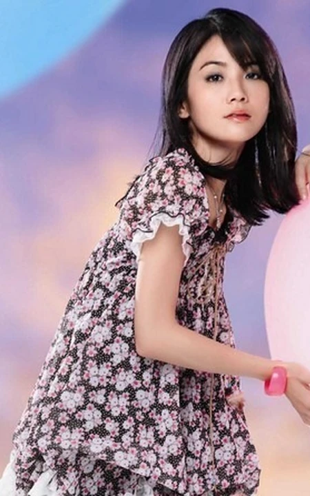 蔡卓妍图片_万花丛中一点绿（20张）