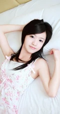 蜗居女孩的自拍日记，清新女生居家写真照片