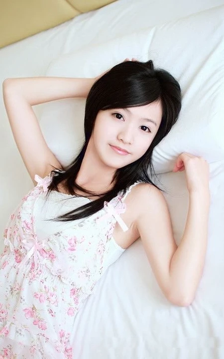 蜗居女孩的自拍日记，清新女生居家写真照片