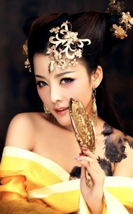 美仑美奂_古装雍容华贵气质女生图片