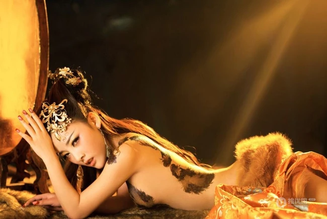 美仑美奂_古装雍容华贵气质女生图片