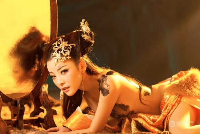 美仑美奂_古装雍容华贵气质女生图片