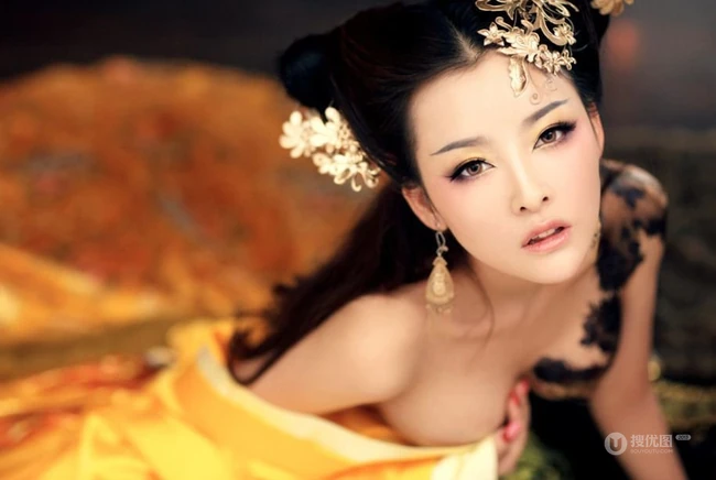 美仑美奂_古装雍容华贵气质女生图片