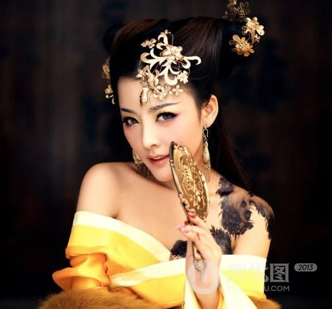 美仑美奂_古装雍容华贵气质女生图片