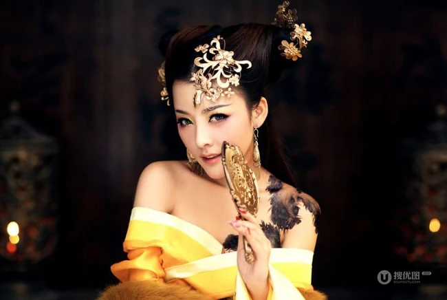 美仑美奂_古装雍容华贵气质女生图片