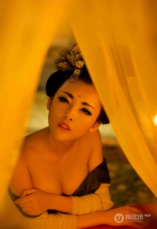 美仑美奂_古装雍容华贵气质女生图片