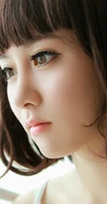 甜美可爱大眼睛女生居家写真照片
