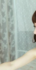 甜美可爱大眼睛女生居家写真照片