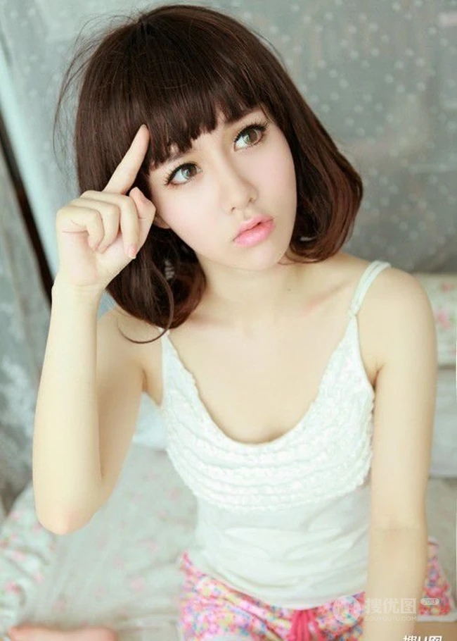 甜美可爱大眼睛女生居家写真照片