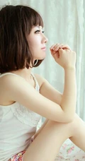 甜美可爱大眼睛女生居家写真照片