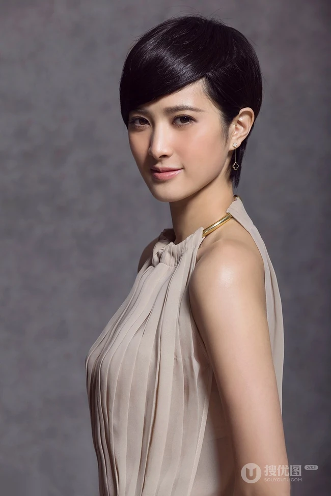 隋俊波率性甜美高清写真图片（15P）