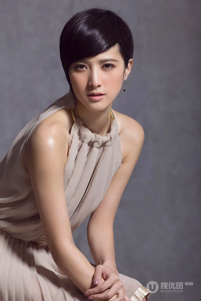 隋俊波率性甜美高清写真图片（15P）